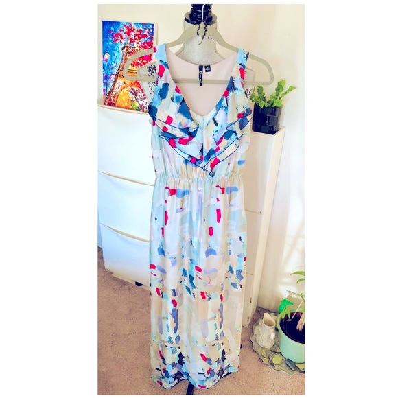 Milano Silky Abstract Ruffled-Collar Maxi Dress - Picture 4 of 4